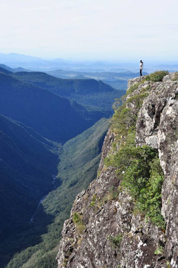 Observando o canyon Fortaleza em Cambará do Sul - RS